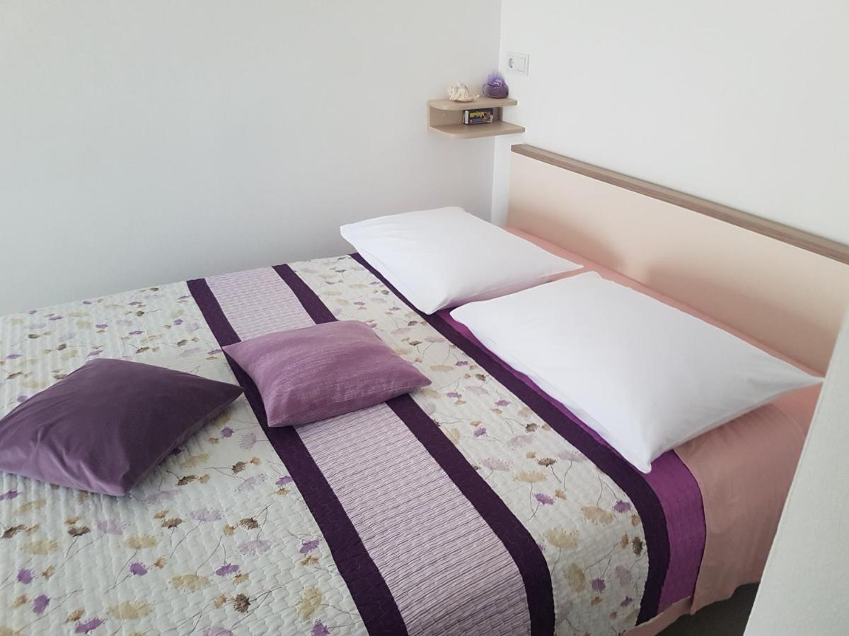Gabi Rooms & Studio Apartment Lozovac Eksteriør bilde