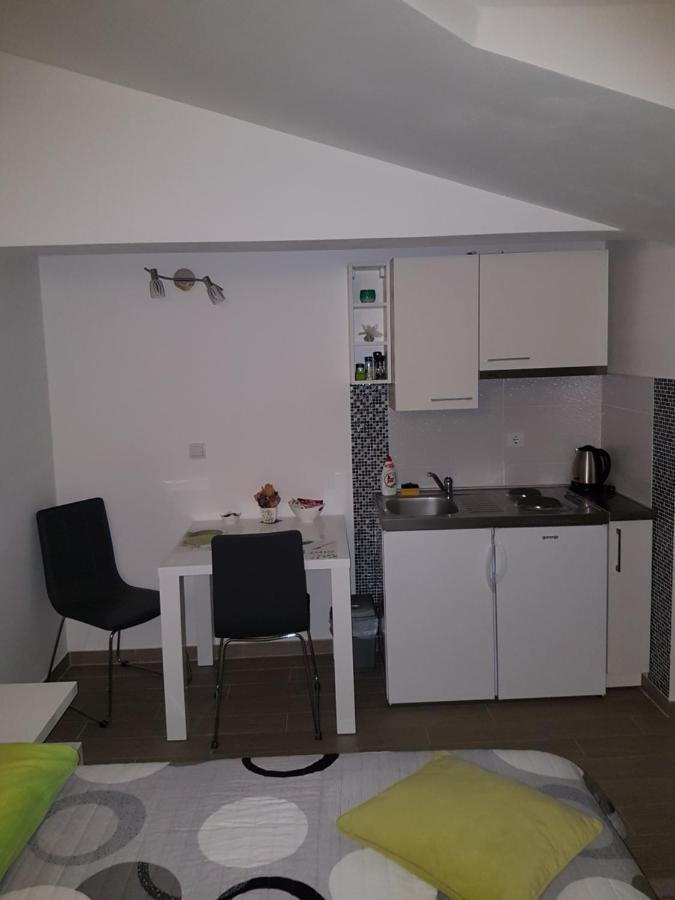 Gabi Rooms & Studio Apartment Lozovac Eksteriør bilde