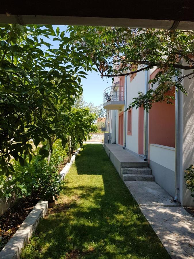 Gabi Rooms & Studio Apartment Lozovac Eksteriør bilde