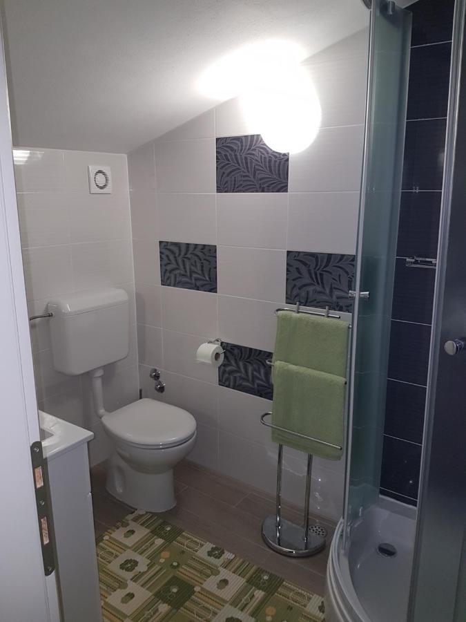 Gabi Rooms & Studio Apartment Lozovac Eksteriør bilde