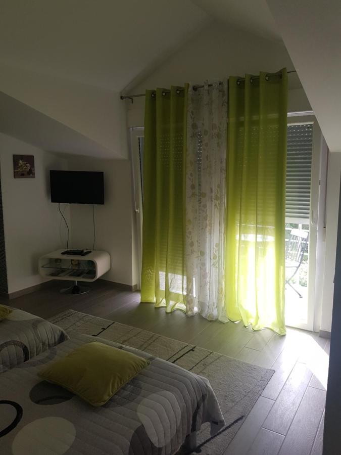 Gabi Rooms & Studio Apartment Lozovac Eksteriør bilde
