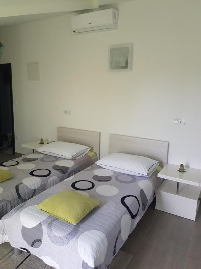 Gabi Rooms & Studio Apartment Lozovac Eksteriør bilde