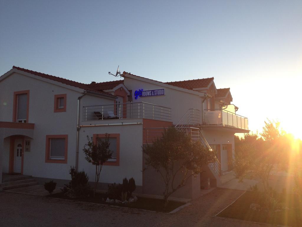 Gabi Rooms & Studio Apartment Lozovac Eksteriør bilde