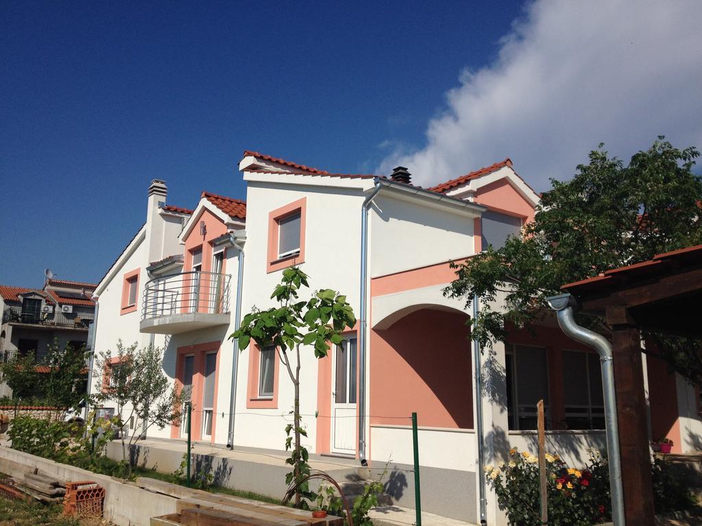 Gabi Rooms & Studio Apartment Lozovac Eksteriør bilde